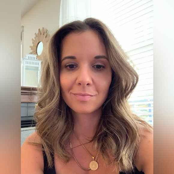 Meet your Posher, Jennifer - Picture 2 of 2